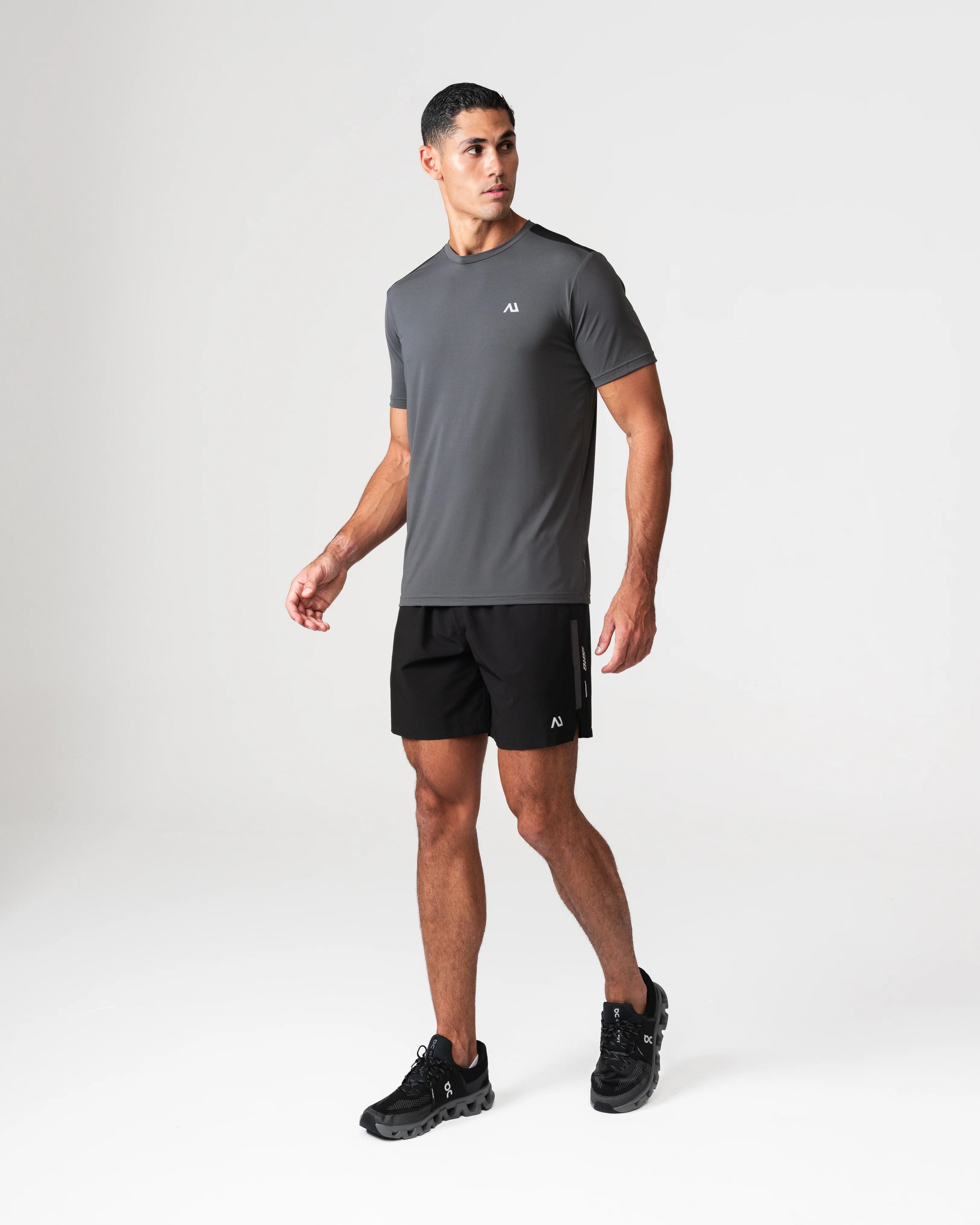 Agaru Versa Short - Carbon Black